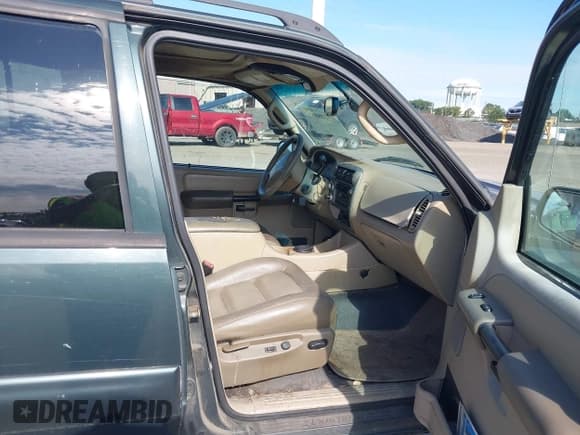 ✅ 2003 Ford Explorer Sport Trac XLS • VIN: 1FMZU77E93UA70739 • Lot: 43108981. Wystawiony na IAAI z przebiegiem 112 869 mil. Bezpłatny archiwum sprzedaży aukcyjnych z USA i szczegółowy raport historii pojazdu na DreamBid. Zdjęcie 5.