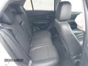 ✅ 2020 Chevrolet Trax LT • VIN: KL7CJPSB4LB064131 • Lot: 43087367. Wystawiony na IAAI z przebiegiem 81 482 mil. Bezpłatny archiwum sprzedaży aukcyjnych z USA i szczegółowy raport historii pojazdu na DreamBid. Zdjęcie 8.