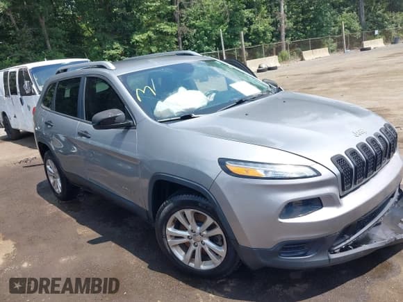 ✅ 2015 Jeep Cherokee Sport • VIN: 1C4PJLAB9FW669709 • Lot: 42947960. Wystawiony na IAAI z przebiegiem 139 538 mil. Bezpłatny archiwum sprzedaży aukcyjnych z USA i szczegółowy raport historii pojazdu na DreamBid. Zdjęcie 1.