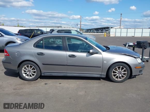 ✅ 2004 Saab 9-3 Linear • VIN: YS3FB49S041036411 • Lot: 42010899. Wystawiony na IAAI z przebiegiem 130 847 mil. Bezpłatny archiwum sprzedaży aukcyjnych z USA i szczegółowy raport historii pojazdu na DreamBid. Zdjęcie 13.