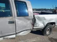 ✅ 1994 Chevrolet Silverado 1500 • VIN: 2GCEC19ZXR1282864 • Lot: 43584766. Wystawiony na IAAI z przebiegiem 260 656 mil. Bezpłatny archiwum sprzedaży aukcyjnych z USA i szczegółowy raport historii pojazdu na DreamBid. Zdjęcie 6.