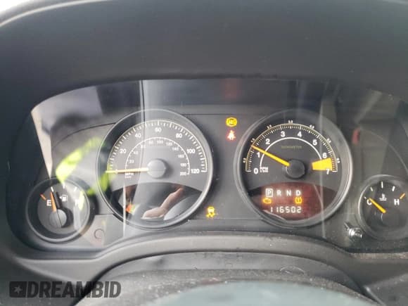 ✅ 2015 Jeep Patriot Latitude • VIN: 1C4NJPFA4FD116007 • Lot: 65403735. Wystawiony na Copart z przebiegiem 116 502 mil. Bezpłatny archiwum sprzedaży aukcyjnych z USA i szczegółowy raport historii pojazdu na DreamBid. Zdjęcie 9.