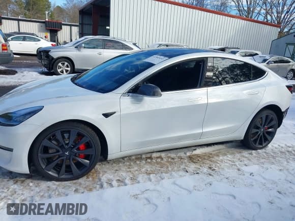 ✅ 2020 Tesla Model 3 Performance • VIN: 5YJ3E1EC5LF791879 • Lot: 41302692. Wystawiony na IAAI z przebiegiem 76 502 mil. Bezpłatny archiwum sprzedaży aukcyjnych z USA i szczegółowy raport historii pojazdu na DreamBid. Zdjęcie 15.