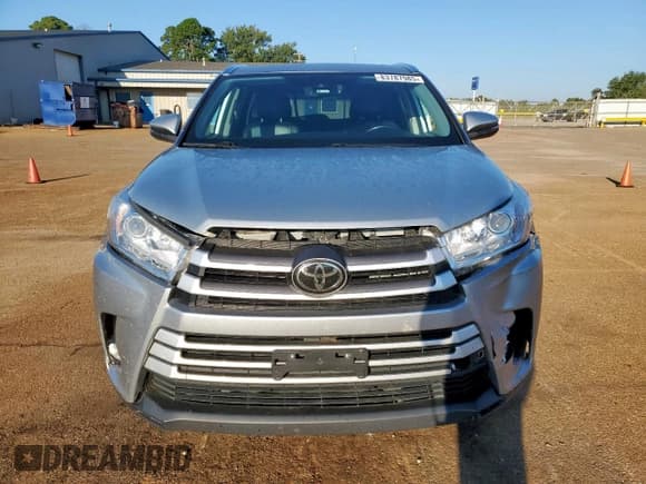 ✅ 2018 Toyota Highlander XLE • VIN: 5TDKZRFH2JS548984 • Lot: 83787985. Listed on Copart with 108,653 mi. Free auction sales archive from the USA and detailed vehicle history report at DreamBid. Image 5.