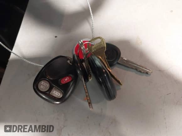 2000 Chevrolet Silverado 1500 LS z VIN 1GCEK19T1YE336600, wystawiony jako IAAI lot #42383410 z przebiegiem 64 920 mil mil oraz . Historia ofert i sprzedaży dostępna na DreamBid. Obrazek 11.