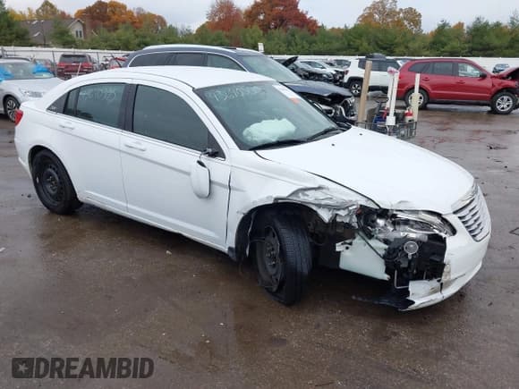 ✅ 2013 Chrysler 200 LX • VIN: 1C3CCBAB9DN641032 • Lot: 43640305. Listed on IAAI with 168,306 mi. Free auction sales archive from the USA and detailed vehicle history report at DreamBid. Image 1.