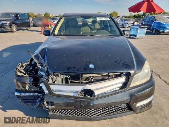 ✅ 2012 Mercedes-Benz C 250 Sport • VIN: WDDGF4HB3CR225061 • Lot: 86171855. Wystawiony na Copart z przebiegiem 114 949 mil. Bezpłatny archiwum sprzedaży aukcyjnych z USA i szczegółowy raport historii pojazdu na DreamBid. Zdjęcie 5.