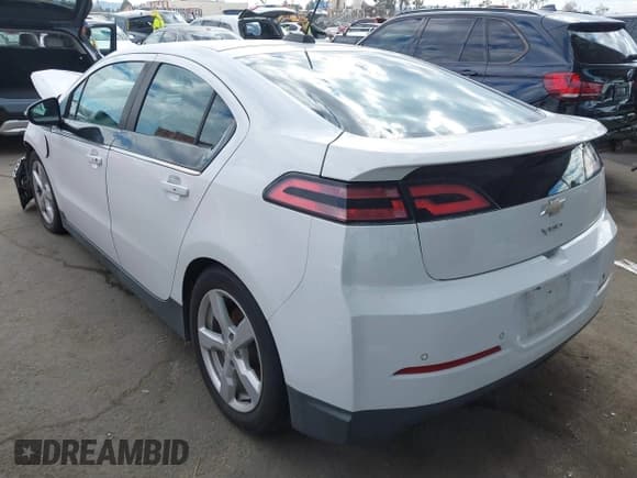 ✅ 2015 Chevrolet Volt • VIN: 1G1RC6E47FU141624 • Lot: 43303865. Wystawiony na IAAI z przebiegiem 38 622 mil. Bezpłatny archiwum sprzedaży aukcyjnych z USA i szczegółowy raport historii pojazdu na DreamBid. Zdjęcie 3.