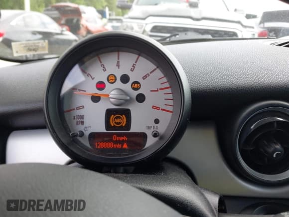 ✅ 2011 MINI Clubman • VIN: WMWZF3C54BTX82347 • Lot: 42097052. Listed on IAAI with 128,888 mi. Free auction sales archive from the USA and detailed vehicle history report at DreamBid. Image 7.