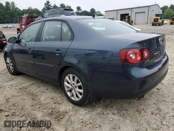 ✅ 2010 Volkswagen Jetta SE • VIN: 3VWRZ7AJ2AM141385 • Лот: 63807045. Опубликован ранее на Copart с пробегом 129 915 миль. Бесплатный доступ к архиву аукционных продаж из США и подробный отчёт об истории автомобиля на DreamBid. Изображение 2.