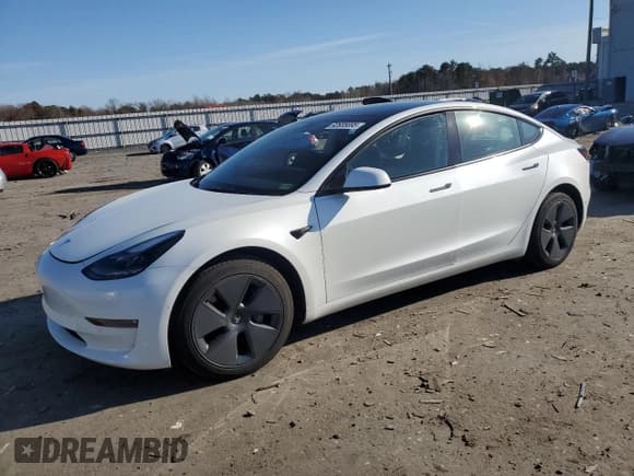 ✅ 2022 Tesla Model 3 Long Range • VIN: 5YJ3E1EB7NF278174 • Lot: 92685695. Wystawiony na Copart z przebiegiem 46 500 mil. Bezpłatny archiwum sprzedaży aukcyjnych z USA i szczegółowy raport historii pojazdu na DreamBid. Zdjęcie 1.