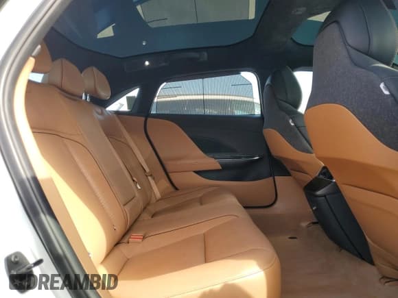 ✅ 2023 Lucid Air Touring • VIN: 50EA1TEA3PA005990 • Lot: 81574605. Wystawiony na Copart z przebiegiem 63 134 mil. Bezpłatny archiwum sprzedaży aukcyjnych z USA i szczegółowy raport historii pojazdu na DreamBid. Zdjęcie 10.