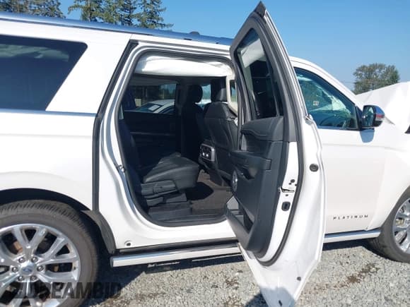 ✅ 2018 Ford Expedition Max Platinum • VIN: 1FMJK1MT7JEA65601 • Lot: 43294368. Wystawiony na IAAI z przebiegiem 70 307 mil. Bezpłatny archiwum sprzedaży aukcyjnych z USA i szczegółowy raport historii pojazdu na DreamBid. Zdjęcie 8.
