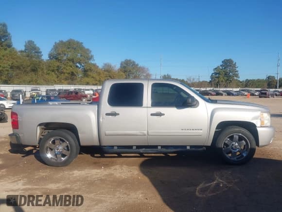 ✅ 2007 Chevrolet Silverado 1500 1LT • VIN: 2GCEC13J871688674 • Lot: 43707213. Wystawiony na IAAI z przebiegiem 293 504 mil. Bezpłatny archiwum sprzedaży aukcyjnych z USA i szczegółowy raport historii pojazdu na DreamBid. Zdjęcie 13.