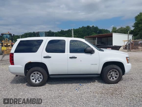 ✅ 2013 Chevrolet Tahoe Commercial • VIN: 1GNSK4E0XDR266234 • Lot: 42879948. Wystawiony na IAAI z przebiegiem 323 662 mil. Bezpłatny archiwum sprzedaży aukcyjnych z USA i szczegółowy raport historii pojazdu na DreamBid. Zdjęcie 13.