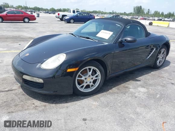 ✅ 2005 Porsche Boxster • VIN: WP0CA29885U710343 • Lot: 42418478. Wystawiony na IAAI z przebiegiem 148 429 mil. Bezpłatny archiwum sprzedaży aukcyjnych z USA i szczegółowy raport historii pojazdu na DreamBid. Zdjęcie 17.