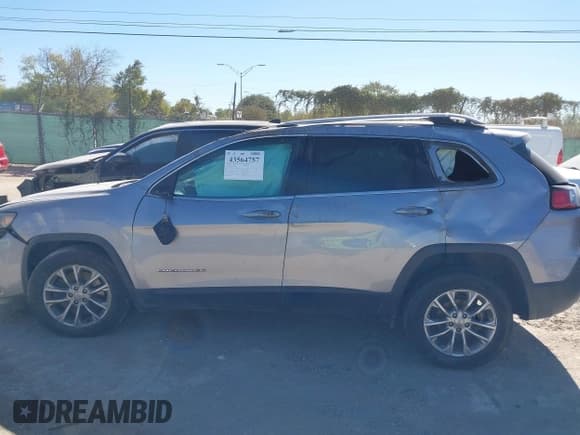 ✅ 2019 Jeep Cherokee Latitude Plus • VIN: 1C4PJLLB1KD160703 • Lot: 43564757. Wystawiony na IAAI z przebiegiem 60 991 mil. Bezpłatny archiwum sprzedaży aukcyjnych z USA i szczegółowy raport historii pojazdu na DreamBid. Zdjęcie 13.