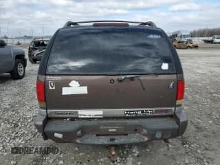 ✅ 1998 GMC Jimmy SLE • VIN: 1GKDT13W3W2555220 • Лот: 42743674. Опубликован ранее на Copart с пробегом 207 235 миль. Бесплатный доступ к архиву аукционных продаж из США и подробный отчёт об истории автомобиля на DreamBid. Изображение 6.