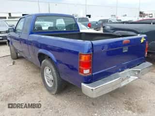1995 Dodge Dakota z VIN 1B7GL23Y1SW917421, wystawiony jako IAAI lot #42663722 z przebiegiem 236 595 mil mil oraz . Historia ofert i sprzedaży dostępna na DreamBid. Obrazek 3.