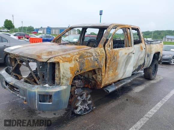 ✅ 2015 Chevrolet Silverado 2500HD LT • VIN: 1GC1KVEG4FF106698 • Lot: 42212983. Listed on IAAI with Not provided. Free auction sales archive from the USA and detailed vehicle history report at DreamBid. Image 6.