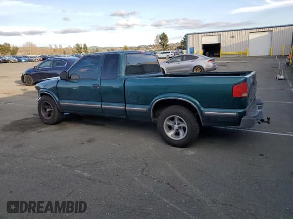 ✅ 1998 Chevrolet S-10 LS • VIN: 1GCCS19X2W8119191 • Лот: 47987845. Опубликован ранее на Copart с пробегом 122 417 миль. Бесплатный доступ к архиву аукционных продаж из США и подробный отчёт об истории автомобиля на DreamBid. Изображение 2.