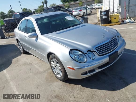 ✅ 2006 Mercedes-Benz E 350 • VIN: WDBUF56J06A801123 • Lot: 42623894. Wystawiony na IAAI z przebiegiem 209 205 mil. Bezpłatny archiwum sprzedaży aukcyjnych z USA i szczegółowy raport historii pojazdu na DreamBid. Zdjęcie 1.