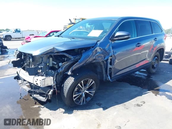 ✅ 2018 Toyota Highlander LE • VIN: 5TDZZRFH8JS253337 • Lot: 43146118. Listed on IAAI with 109,484 mi. Free auction sales archive from the USA and detailed vehicle history report at DreamBid. Image 2.