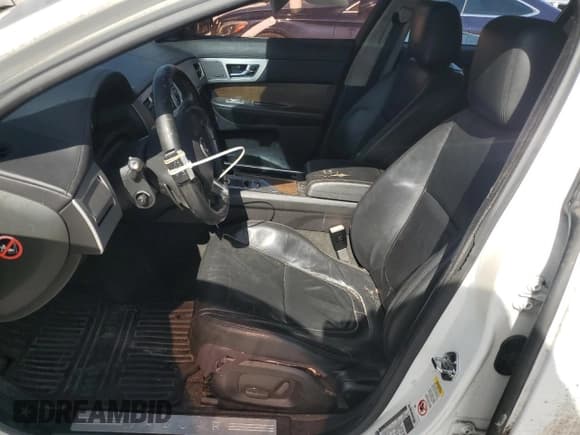 ✅ 2013 Jaguar XF RWD • VIN: SAJWA0ES3DPS98348 • Lot: 61440235. Wystawiony na Copart z przebiegiem Nie podano. Bezpłatny archiwum sprzedaży aukcyjnych z USA i szczegółowy raport historii pojazdu na DreamBid. Zdjęcie 7.