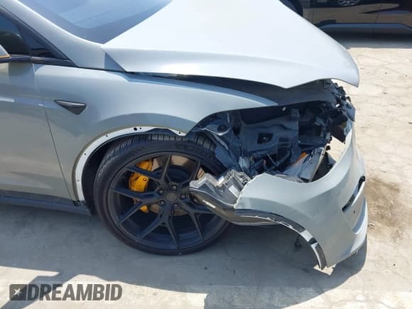 ✅ 2022 Tesla Model X Plaid • VIN: 7SAXCBE60NF351677 • Lot: 42449123. Wystawiony na IAAI z przebiegiem Nie podano. Bezpłatny archiwum sprzedaży aukcyjnych z USA i szczegółowy raport historii pojazdu na DreamBid. Zdjęcie 21.