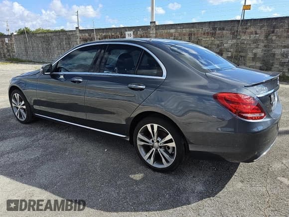 ✅ 2015 Mercedes-Benz C 300 • VIN: 55SWF4KB2FU000928 • Lot: 86448975. Listed on Copart with 59,563 mi. Free auction sales archive from the USA and detailed vehicle history report at DreamBid. Image 2.