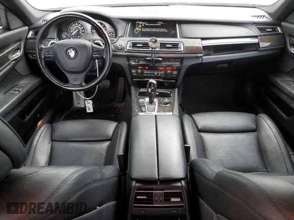 ✅ 2013 BMW 7 Series 750i • VIN: WBAYA8C56DC996704 • Лот: 64466705. Опубликован ранее на Copart с пробегом 102 278 миль. Бесплатный доступ к архиву аукционных продаж из США и подробный отчёт об истории автомобиля на DreamBid. Изображение 8.