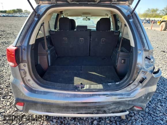 2018 Mitsubishi Outlander SE with VIN JA4AD3A32JZ061134, listed as a Copart auction lot 85913675 with 136,011 mi miles and Salvage title. Bid and sale history available at DreamBid. Image 6.