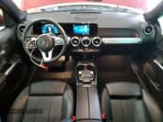 ✅ 2020 Mercedes-Benz GLB 250 • VIN: W1N4M4HB3LW039758 • Lot: 92217195. Wystawiony na Copart z przebiegiem 63 267 mil. Bezpłatny archiwum sprzedaży aukcyjnych z USA i szczegółowy raport historii pojazdu na DreamBid. Zdjęcie 8.