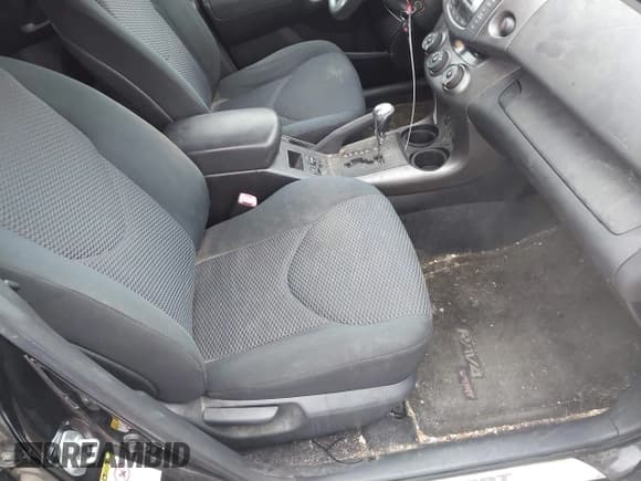 ✅ 2010 Toyota RAV4 Sport • VIN: JTMRF4DV5A5035639 • Lot: 43902176. Listed on IAAI with 141,574 mi. Free auction sales archive from the USA and detailed vehicle history report at DreamBid. Image 5.