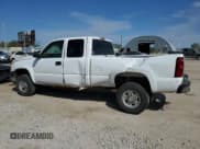 ✅ 2006 Chevrolet Silverado 2500HD Work Truck • VIN: 1GCHK29UX6E129048 • Lot: 71828374. Wystawiony na Copart z przebiegiem 287 119 mil. Bezpłatny archiwum sprzedaży aukcyjnych z USA i szczegółowy raport historii pojazdu na DreamBid. Zdjęcie 2.