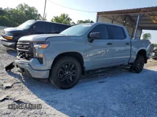 2025 Chevrolet Silverado 1500 Custom z VIN 3GCPKBEK6SG183451, wystawiony jako Copart lot #66173515 z przebiegiem 5 017 mil mil oraz Szkoda całkowita • Salvage title. Historia ofert i sprzedaży dostępna na DreamBid. Obrazek 1.