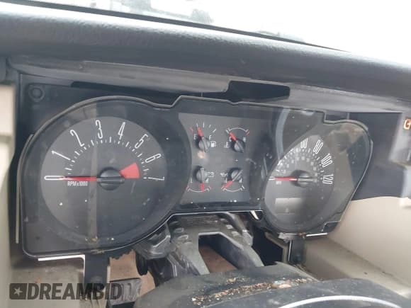 ✅ 2005 Ford Mustang Deluxe • VIN: 1ZVFT84N755253121 • Лот: 42687235. Опубликован ранее на IAAI с пробегом Не указан. Бесплатный доступ к архиву аукционных продаж из США и подробный отчёт об истории автомобиля на DreamBid. Изображение 7.