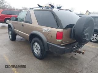 ✅ 2002 Chevrolet Blazer LS • VIN: 1GNCT18W52K170422 • Lot: 41477271. Wystawiony na IAAI z przebiegiem 165 150 mil. Bezpłatny archiwum sprzedaży aukcyjnych z USA i szczegółowy raport historii pojazdu na DreamBid. Zdjęcie 3.