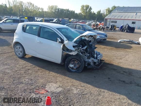 ✅ 2015 Chevrolet Sonic LS • VIN: 1G1JA6SG1F4184471 • Лот: 43340491. Размещён на IAAI с пробегом Не указан миль. Получите бесплатный доступ к архиву аукционных продаж из США и посмотрите подробный отчёт об истории автомобиля на DreamBid. Изображение 1.