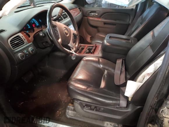 ✅ 2013 Chevrolet Suburban LTZ • VIN: 1GNSKKE72DR303889 • Lot: 79526464. Wystawiony na Copart z przebiegiem 245 968 mil. Bezpłatny archiwum sprzedaży aukcyjnych z USA i szczegółowy raport historii pojazdu na DreamBid. Zdjęcie 7.