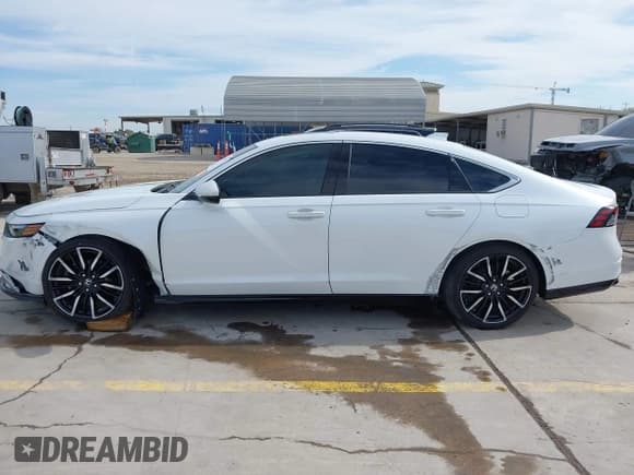 ✅ 2024 Honda Accord Touring • VIN: 1HGCY2F84RA067787 • Lot: 43327773. Wystawiony na IAAI z przebiegiem 7 305 mil. Bezpłatny archiwum sprzedaży aukcyjnych z USA i szczegółowy raport historii pojazdu na DreamBid. Zdjęcie 14.