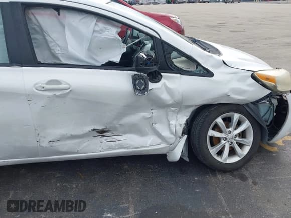 ✅ 2016 Nissan Note SV • VIN: 3N1CE2CP6GL404424 • Lot: 43616221. Listed on IAAI with 84,188 mi. Free auction sales archive from the USA and detailed vehicle history report at DreamBid. Image 6.