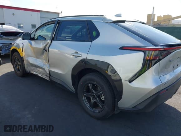 ✅ 2024 Toyota bZ4X XLE • VIN: JTMAAAAA2RA053272 • Лот: 43498626. Опубликован ранее на IAAI с пробегом 12 395 миль. Бесплатный доступ к архиву аукционных продаж из США и подробный отчёт об истории автомобиля на DreamBid. Изображение 3.