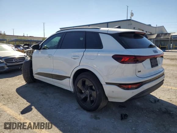 ✅ 2025 Audi Q6 e-tron Premium Plus • VIN: WA124BGF1SA025516 • Lot: 84073165. Wystawiony na Copart z przebiegiem Nie podano. Bezpłatny archiwum sprzedaży aukcyjnych z USA i szczegółowy raport historii pojazdu na DreamBid. Zdjęcie 2.