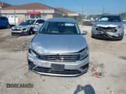 ✅ 2018 Volkswagen Passat S • VIN: 1VWAA7A38JC005530 • Lot: 42695744. Wystawiony na IAAI z przebiegiem 24 329 mil. Bezpłatny archiwum sprzedaży aukcyjnych z USA i szczegółowy raport historii pojazdu na DreamBid. Zdjęcie 12.