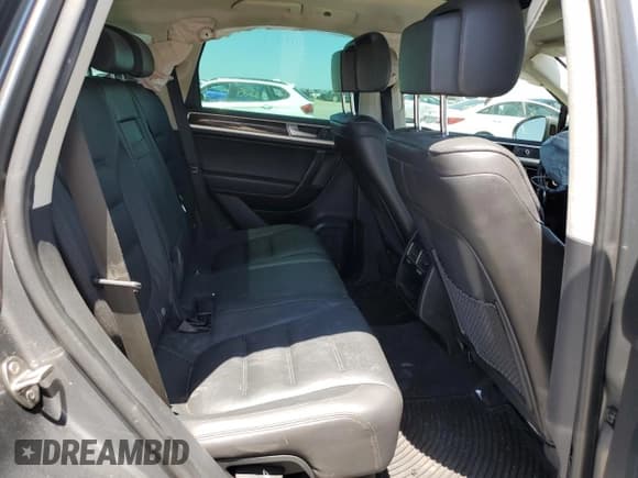 ✅ 2016 Volkswagen Touareg Sport • VIN: WVGEP9BP5GD003605 • Lot: 57679965. Listed on Copart with 171,786 mi. Free auction sales archive from the USA and detailed vehicle history report at DreamBid. Image 11.