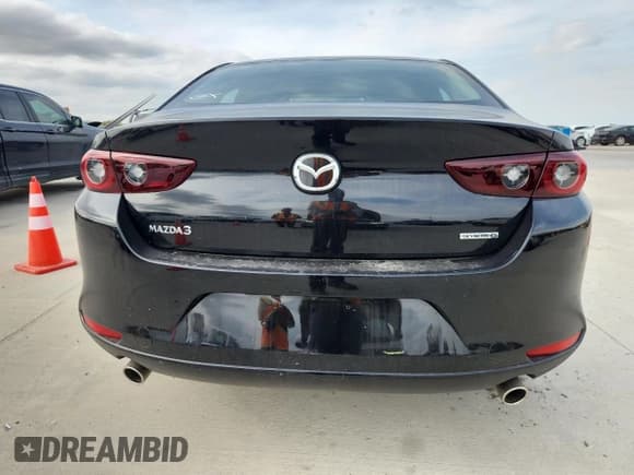 ✅ 2025 Mazda 3 S Select Sport • VIN: 3MZBPABM1SM473686 • Lot: 82748045. Wystawiony na Copart z przebiegiem 6 785 mil. Bezpłatny archiwum sprzedaży aukcyjnych z USA i szczegółowy raport historii pojazdu na DreamBid. Zdjęcie 6.