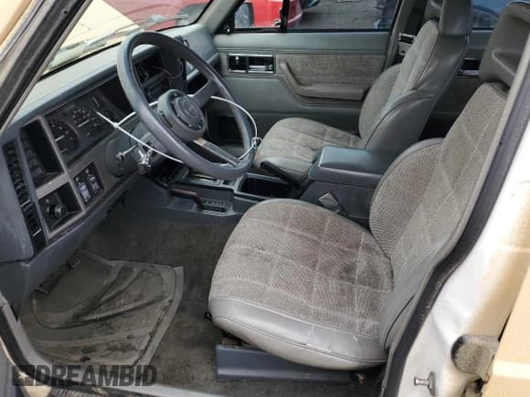 ✅ 1989 Jeep Cherokee Laredo • VIN: 1J4FJ58L5KL637884 • Лот: 57269185. Опубликован ранее на Copart с пробегом 183 716 миль. Бесплатный доступ к архиву аукционных продаж из США и подробный отчёт об истории автомобиля на DreamBid. Изображение 7.