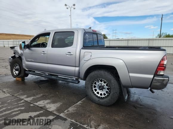 ✅ 2015 Toyota Tacoma • VIN: 3TMLU4EN9FM182106 • Lot: 82088595. Wystawiony na Copart z przebiegiem 97 442 mil. Bezpłatny archiwum sprzedaży aukcyjnych z USA i szczegółowy raport historii pojazdu na DreamBid. Zdjęcie 2.