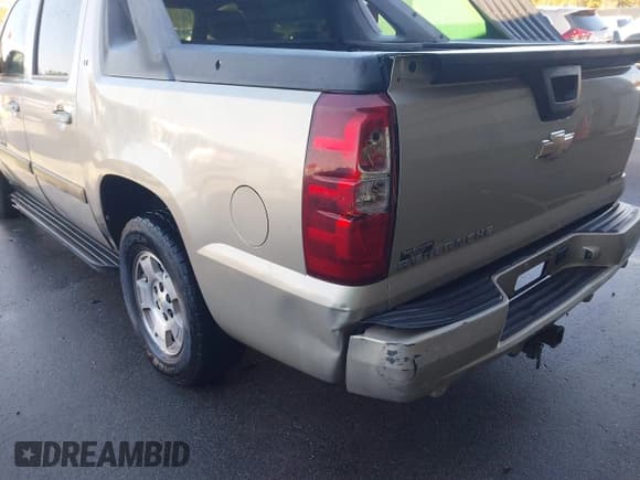 ✅ 2007 Chevrolet Avalanche LS • VIN: 3GNEC12087G164481 • Lot: 43542137. Listed on IAAI with 305,123 mi. Free auction sales archive from the USA and detailed vehicle history report at DreamBid. Image 14.
